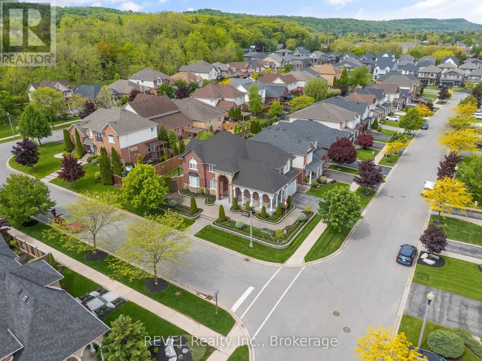 42 VINIFERA DRIVE