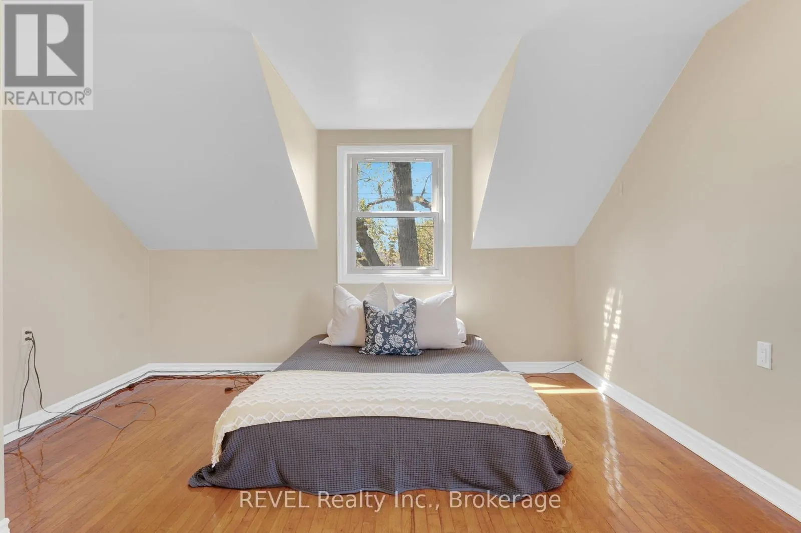 239 BECKEN CRESCENT