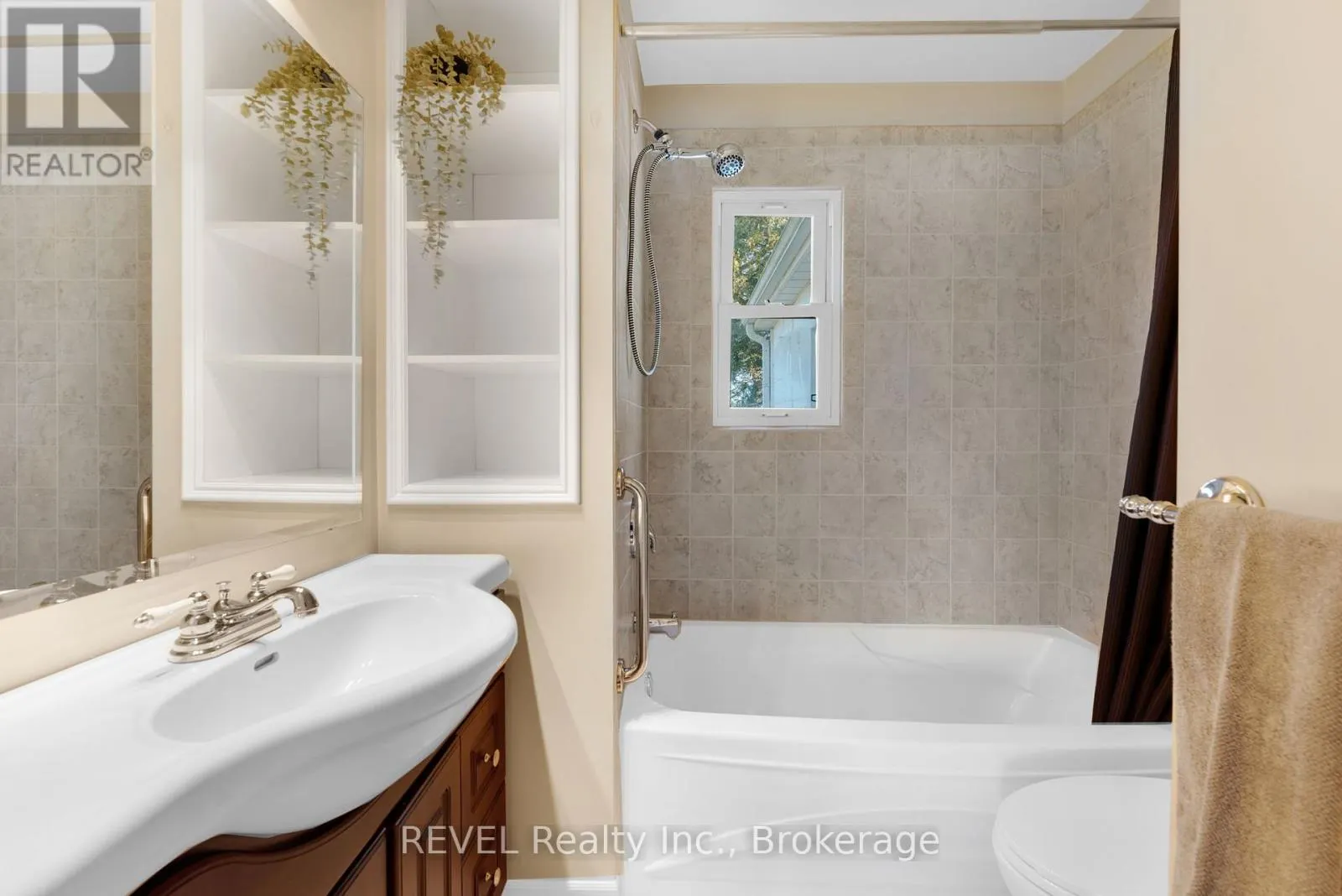 239 BECKEN CRESCENT