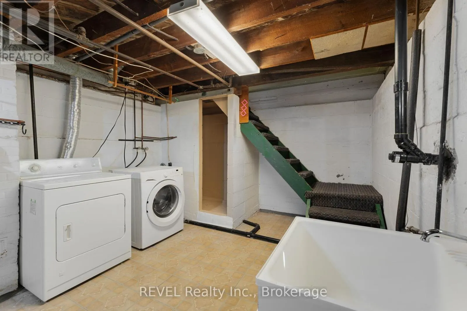 239 BECKEN CRESCENT