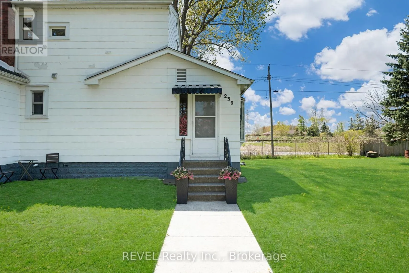 239 BECKEN CRESCENT