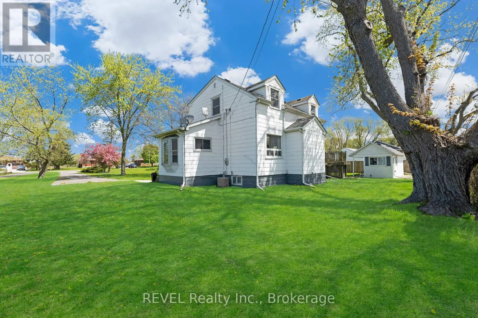 239 BECKEN CRESCENT