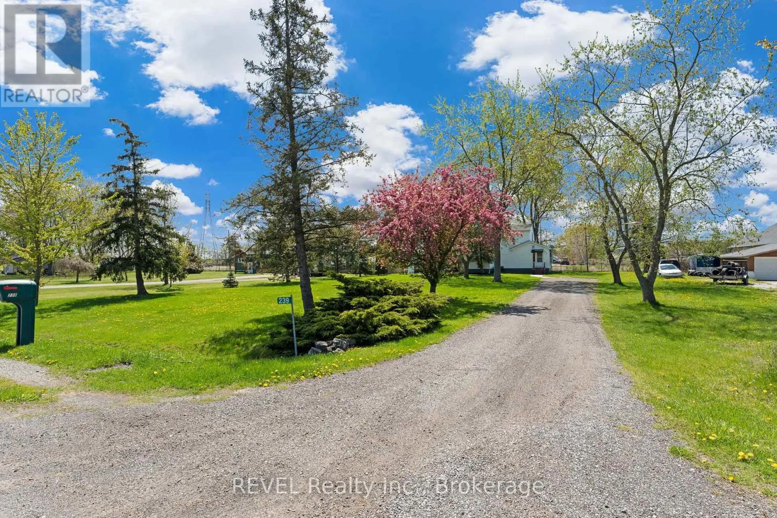 239 BECKEN CRESCENT