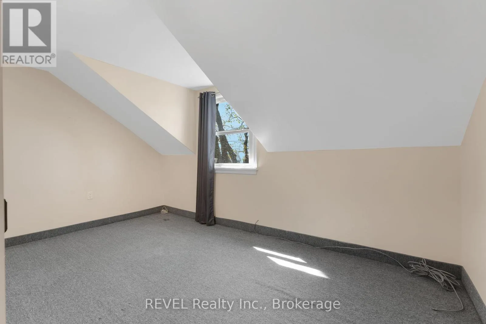 239 BECKEN CRESCENT