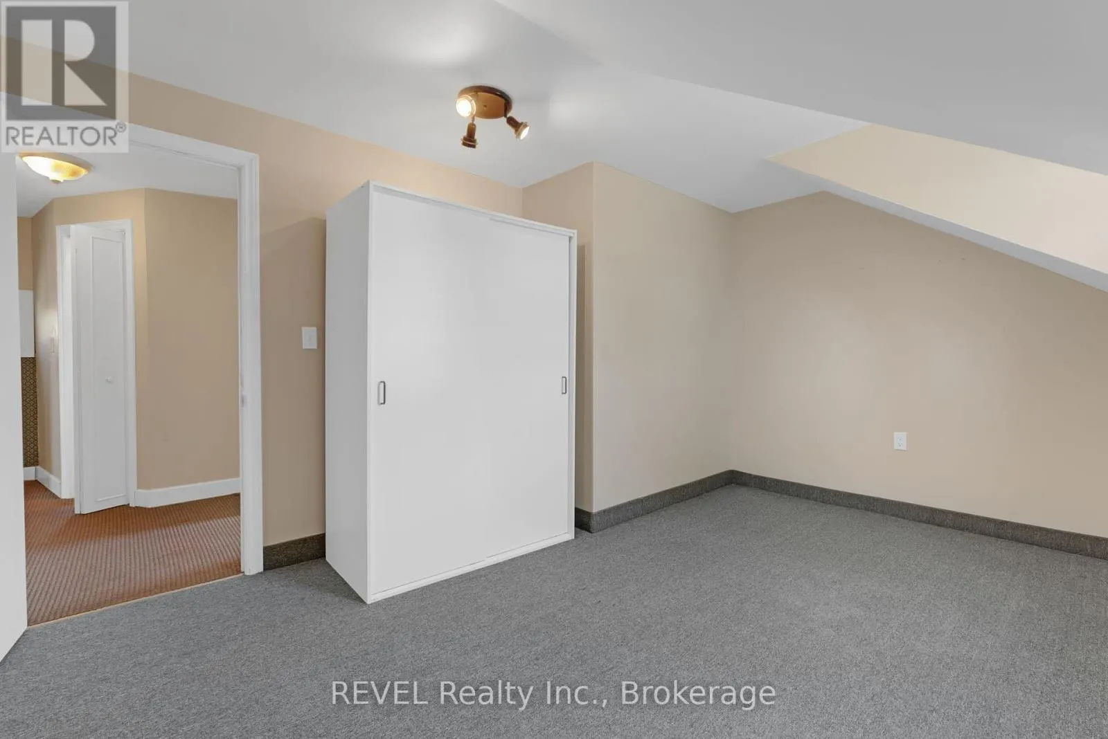 239 BECKEN CRESCENT