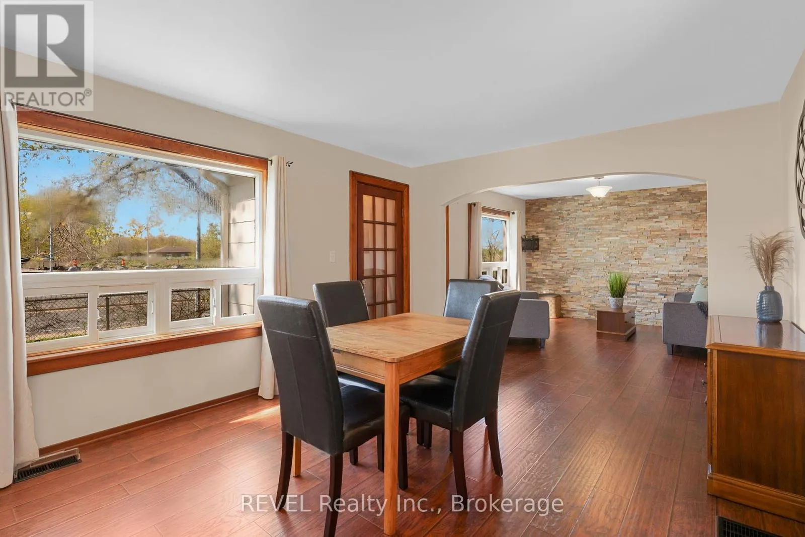239 BECKEN CRESCENT
