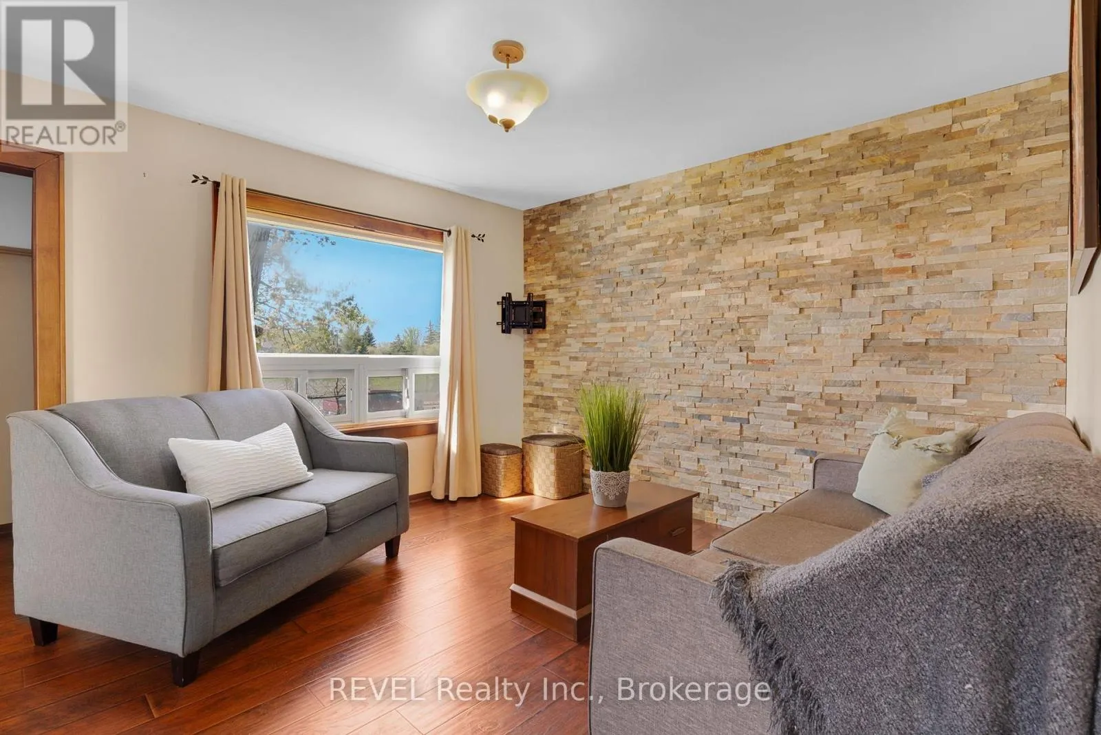 239 BECKEN CRESCENT