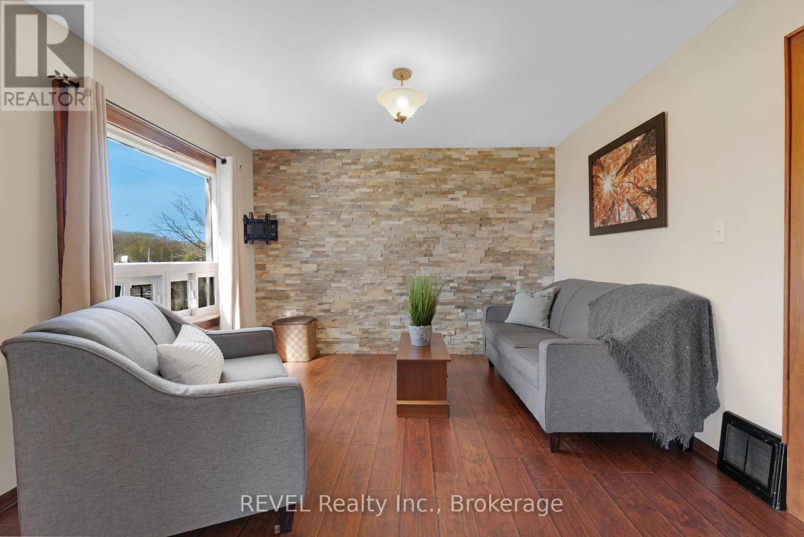 239 BECKEN CRESCENT