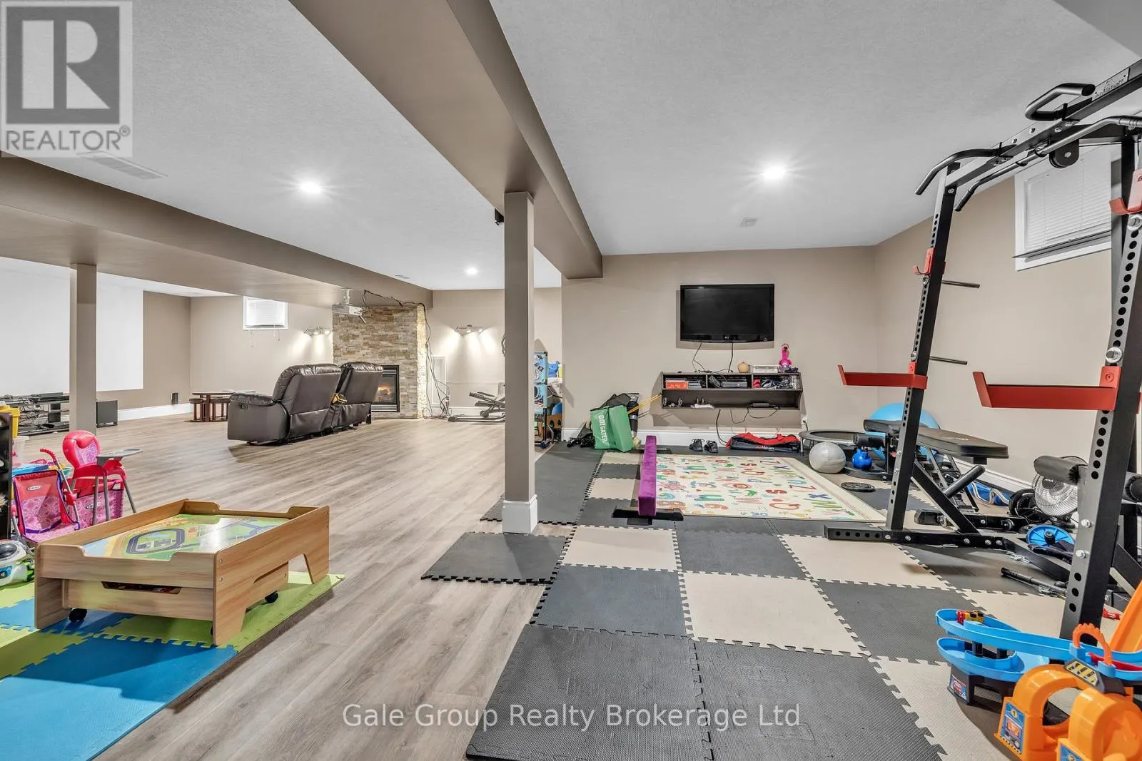 10 WESTVIEW COURT