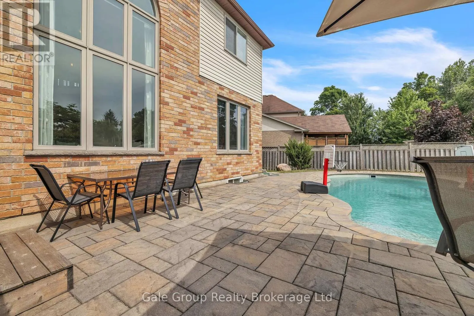 10 WESTVIEW COURT
