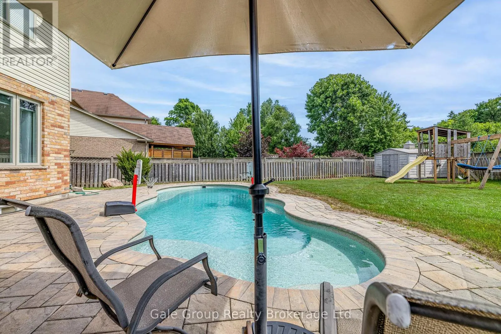 10 WESTVIEW COURT