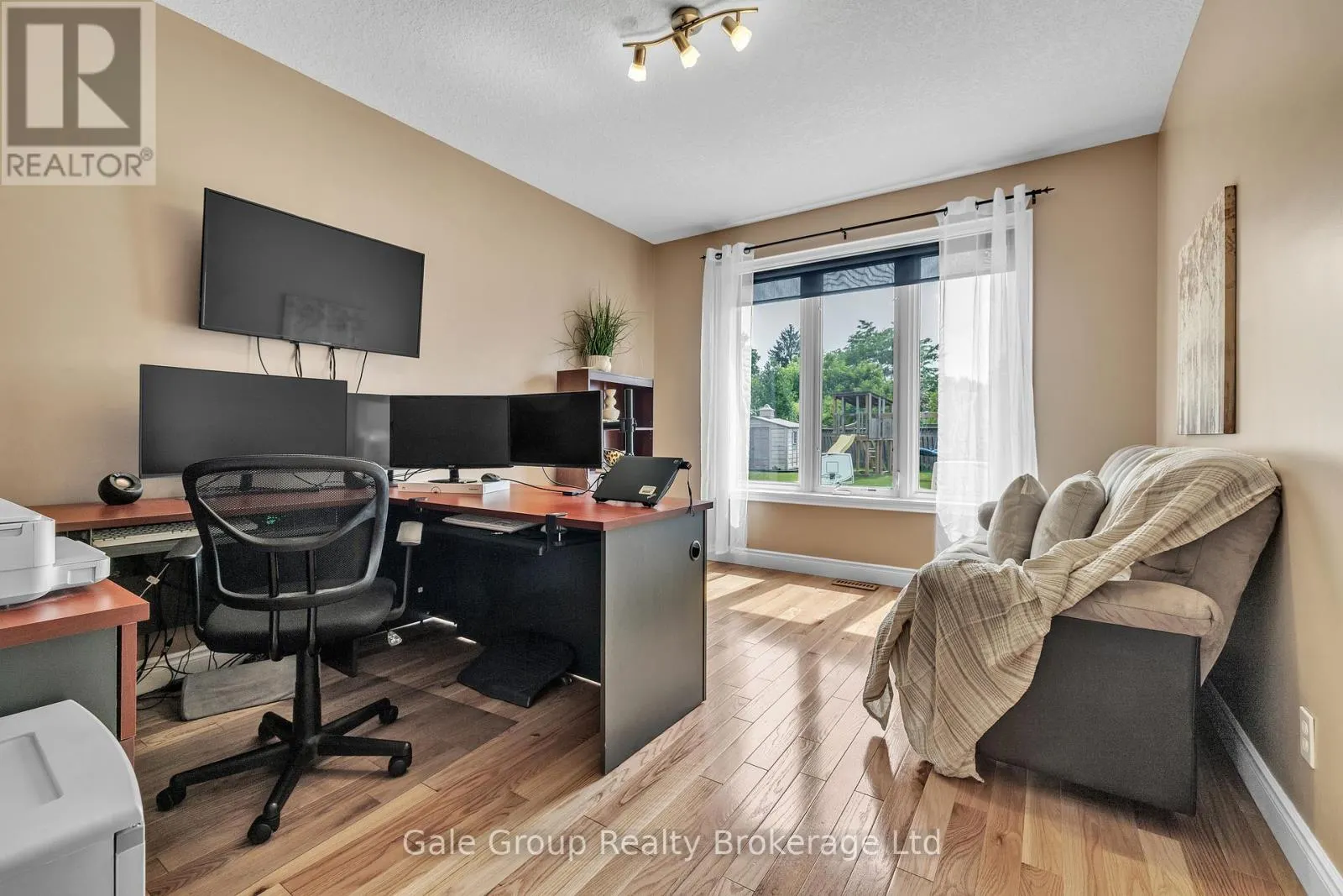 10 WESTVIEW COURT