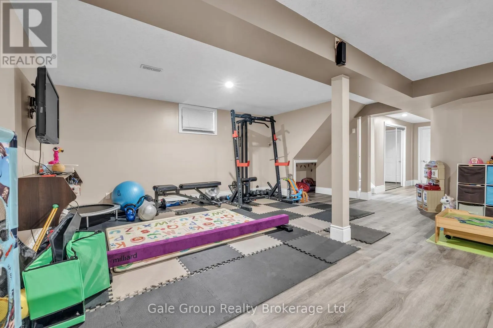 10 WESTVIEW COURT