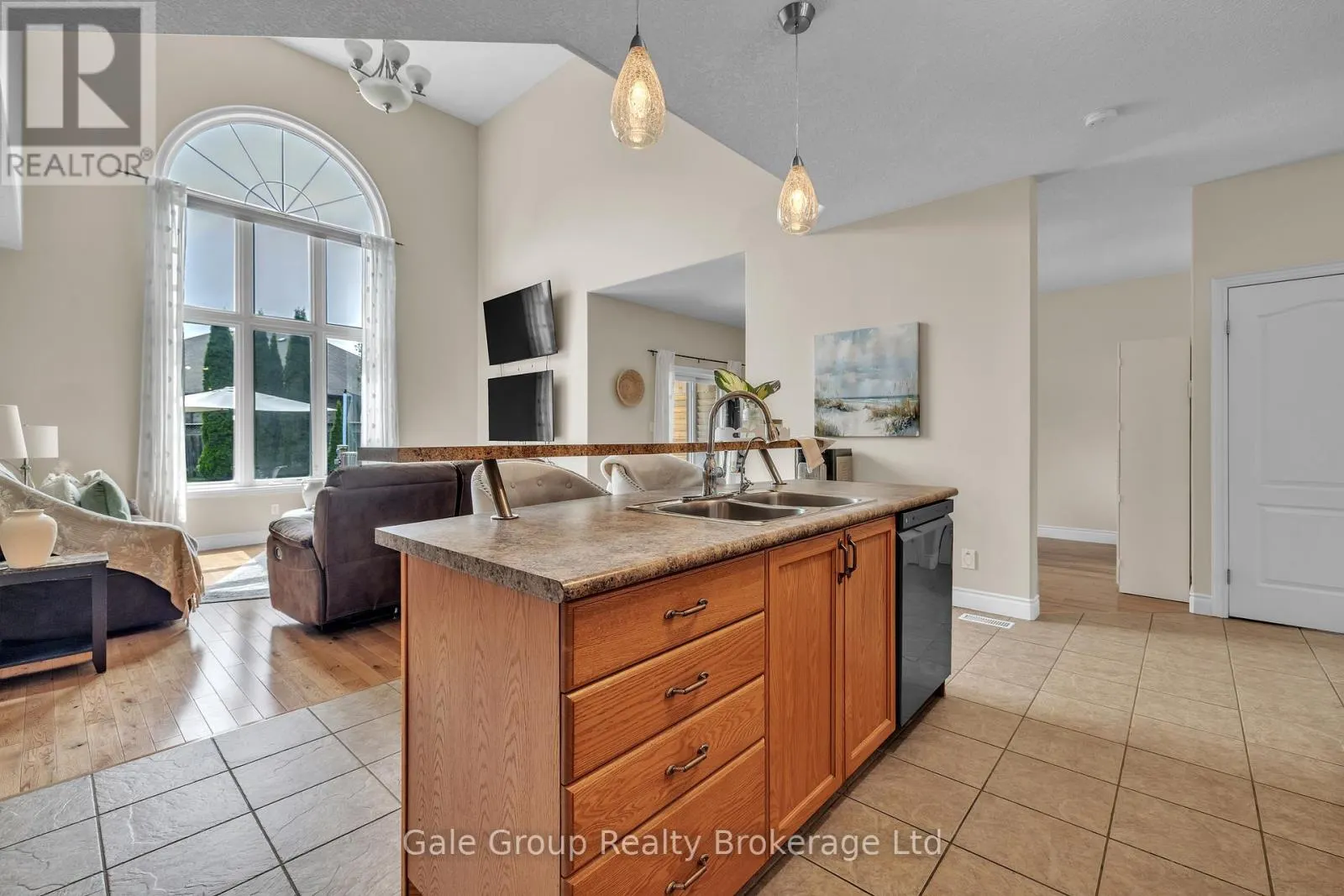 10 WESTVIEW COURT