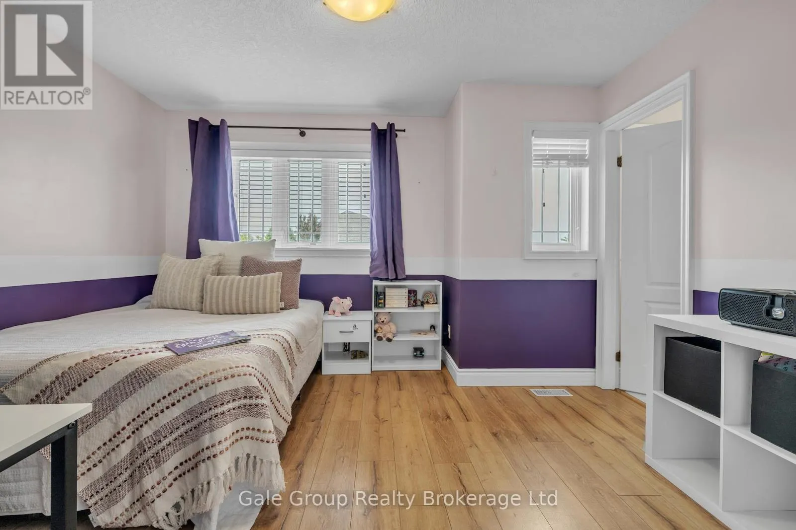 10 WESTVIEW COURT