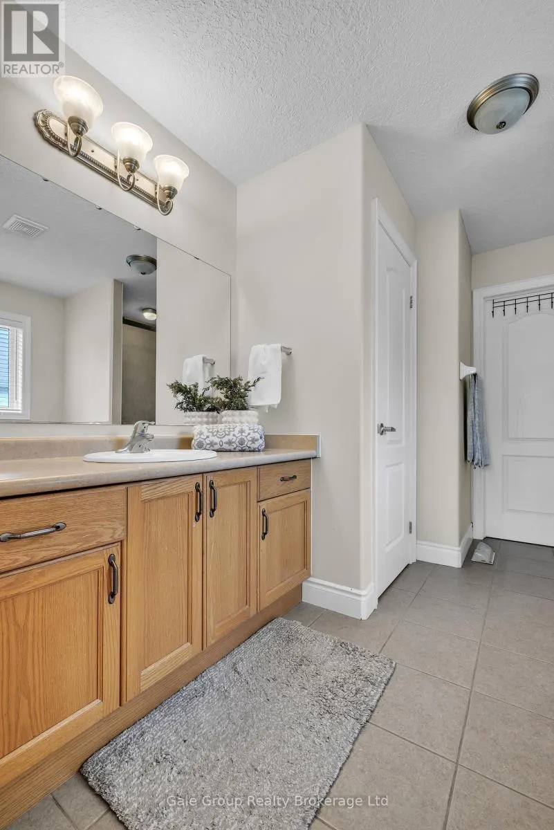 10 WESTVIEW COURT