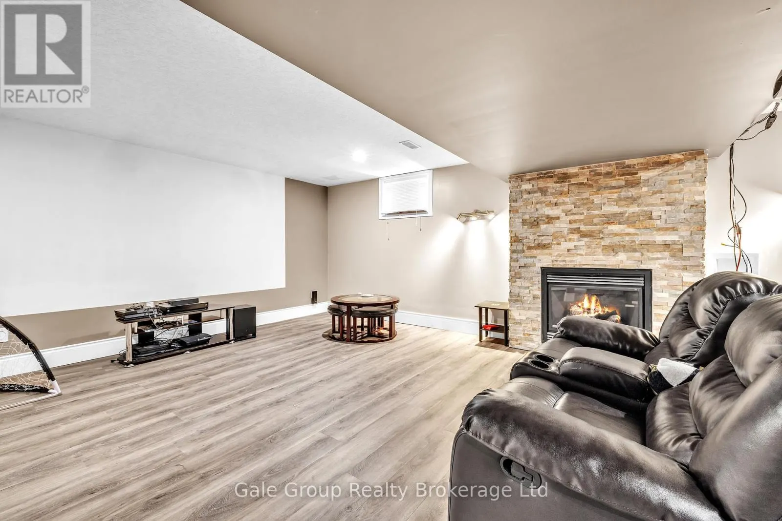 10 WESTVIEW COURT