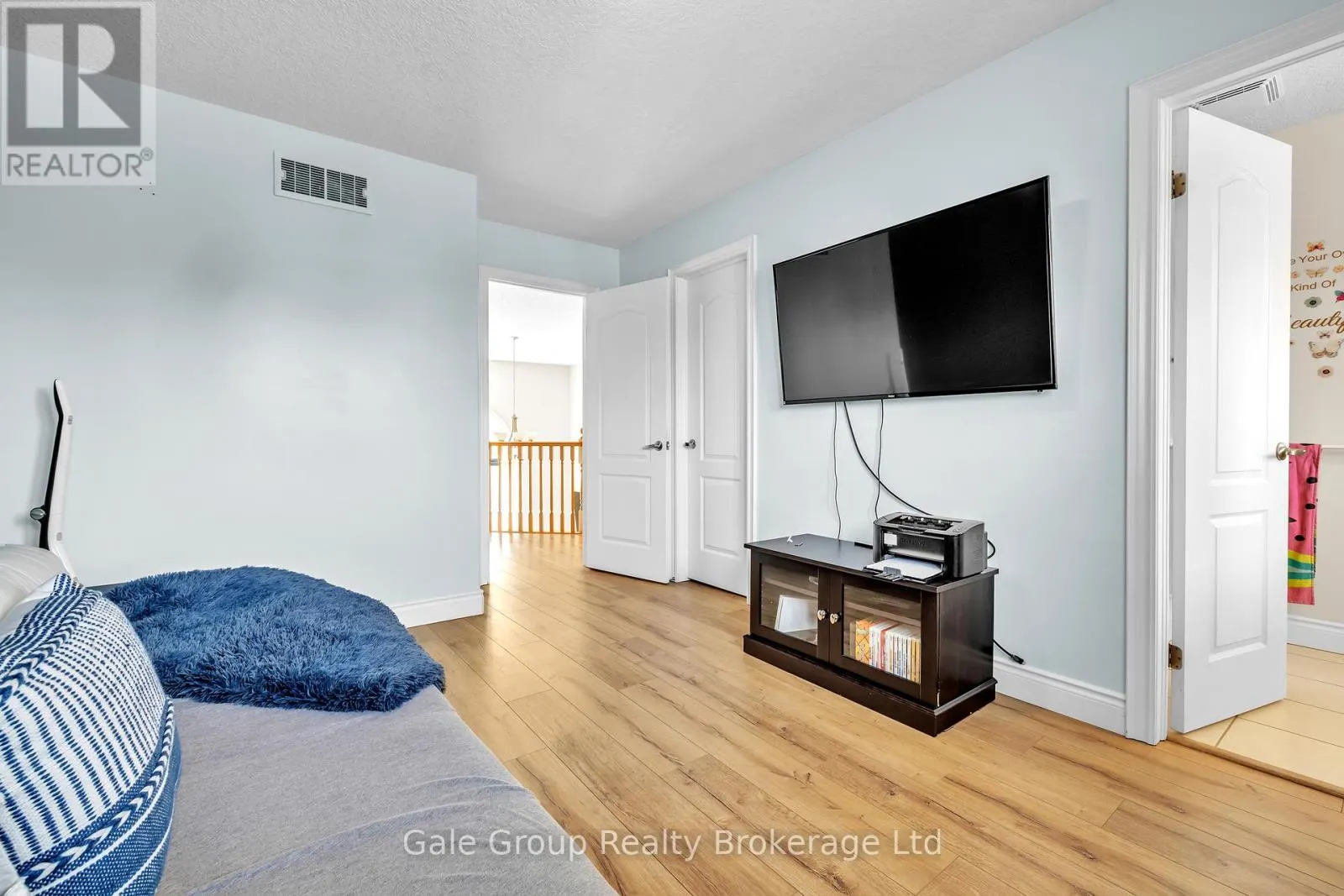 10 WESTVIEW COURT