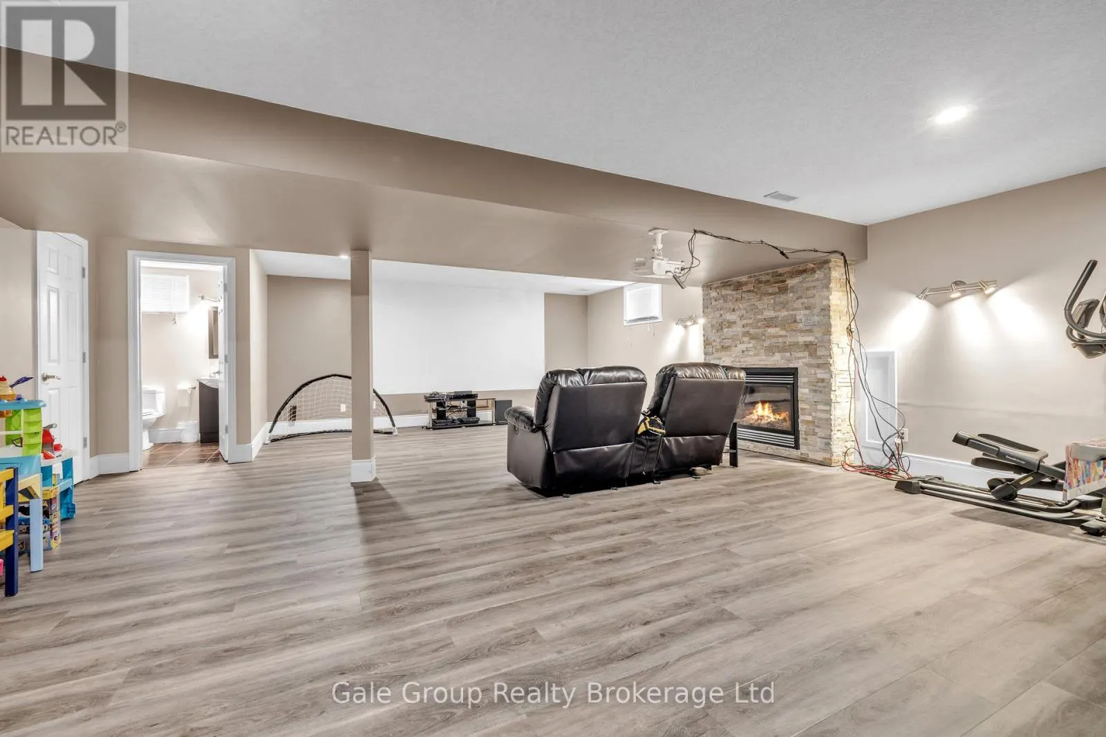 10 WESTVIEW COURT