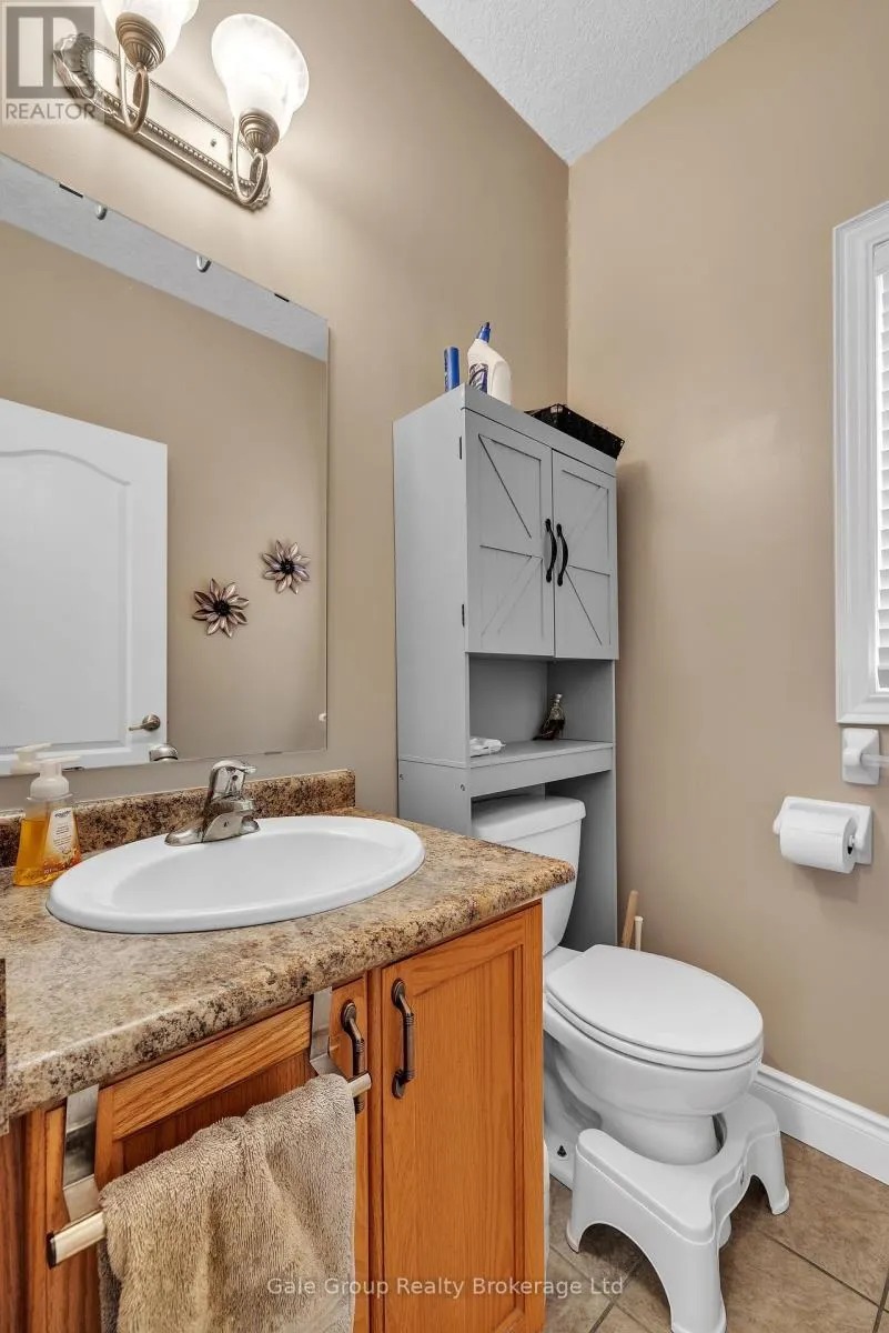 10 WESTVIEW COURT