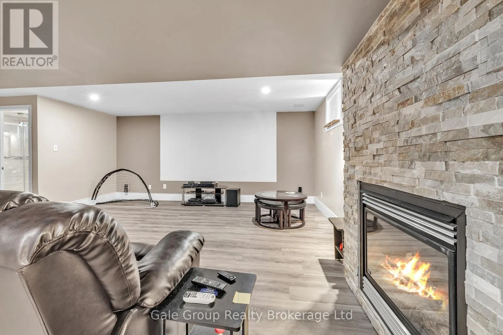 10 WESTVIEW COURT