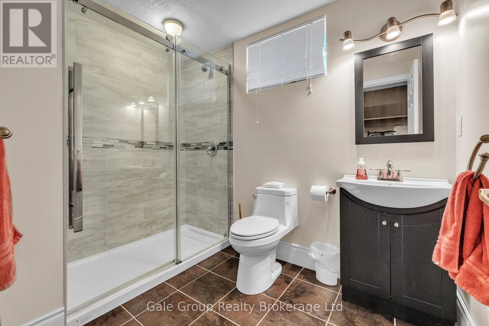 10 WESTVIEW COURT