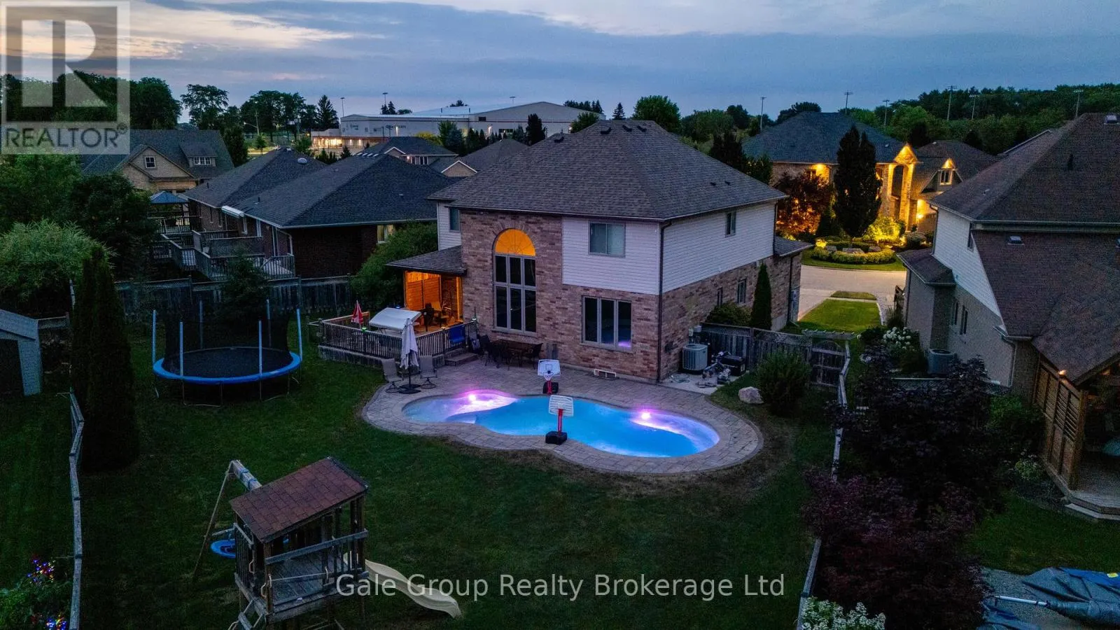 10 WESTVIEW COURT