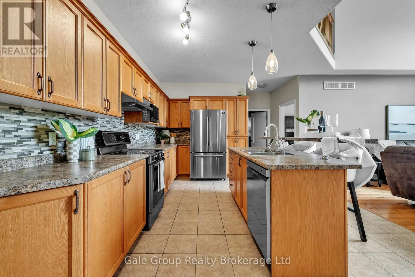 10 WESTVIEW COURT