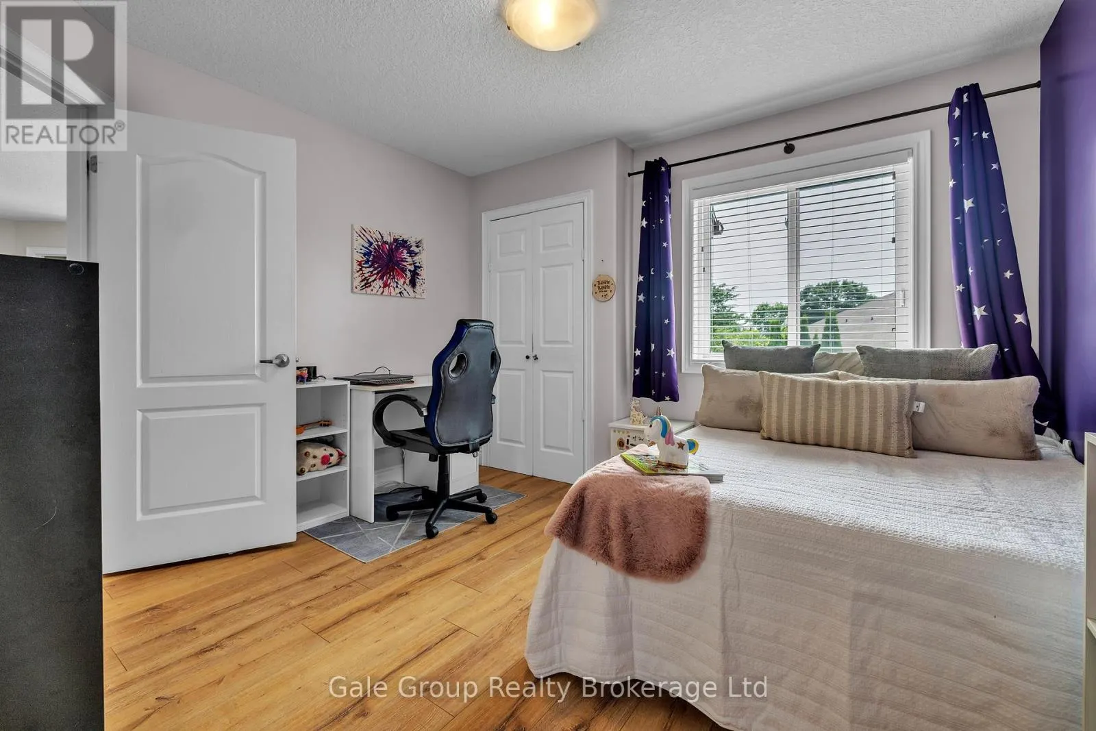 10 WESTVIEW COURT