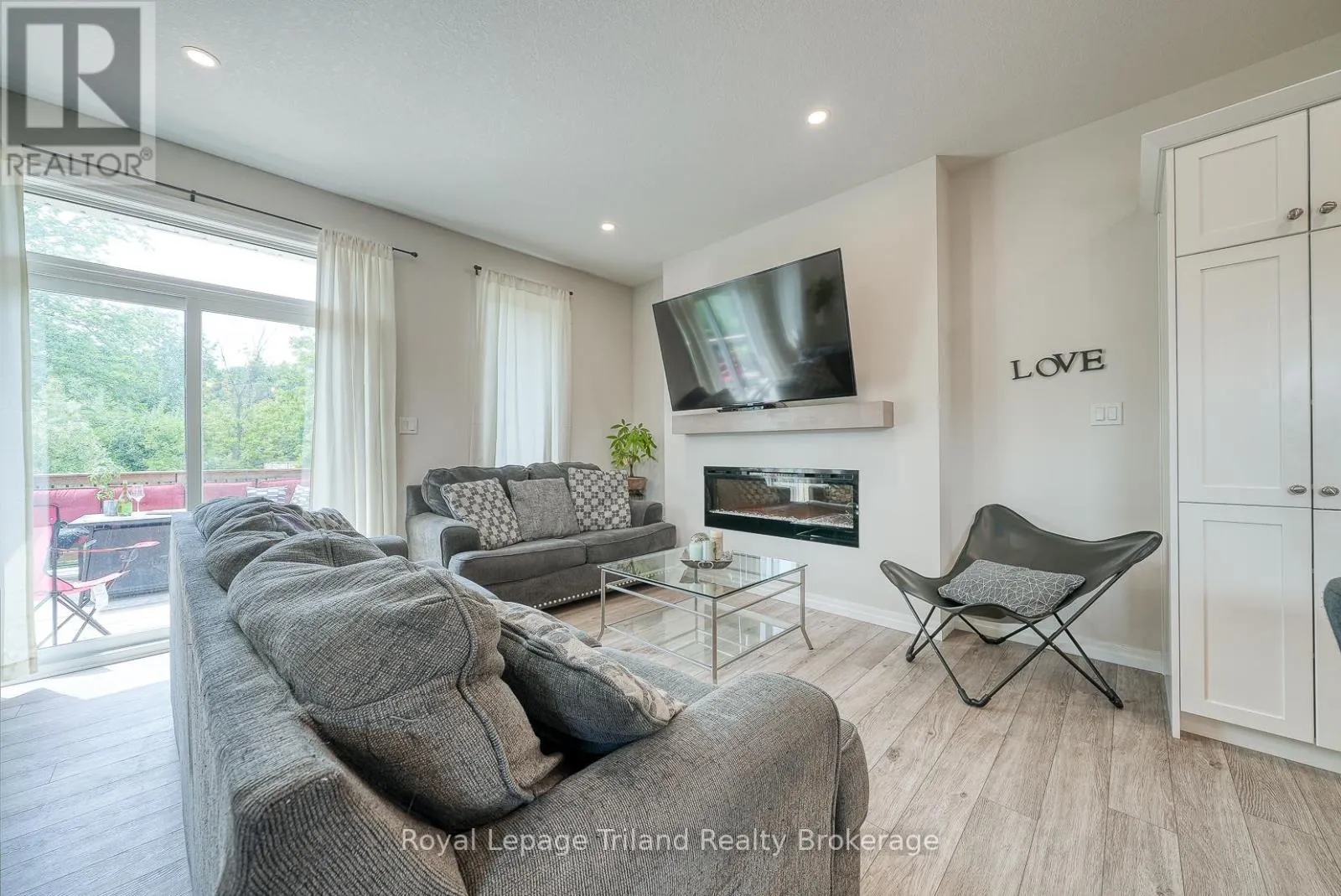 30 LIVINGSTON DRIVE