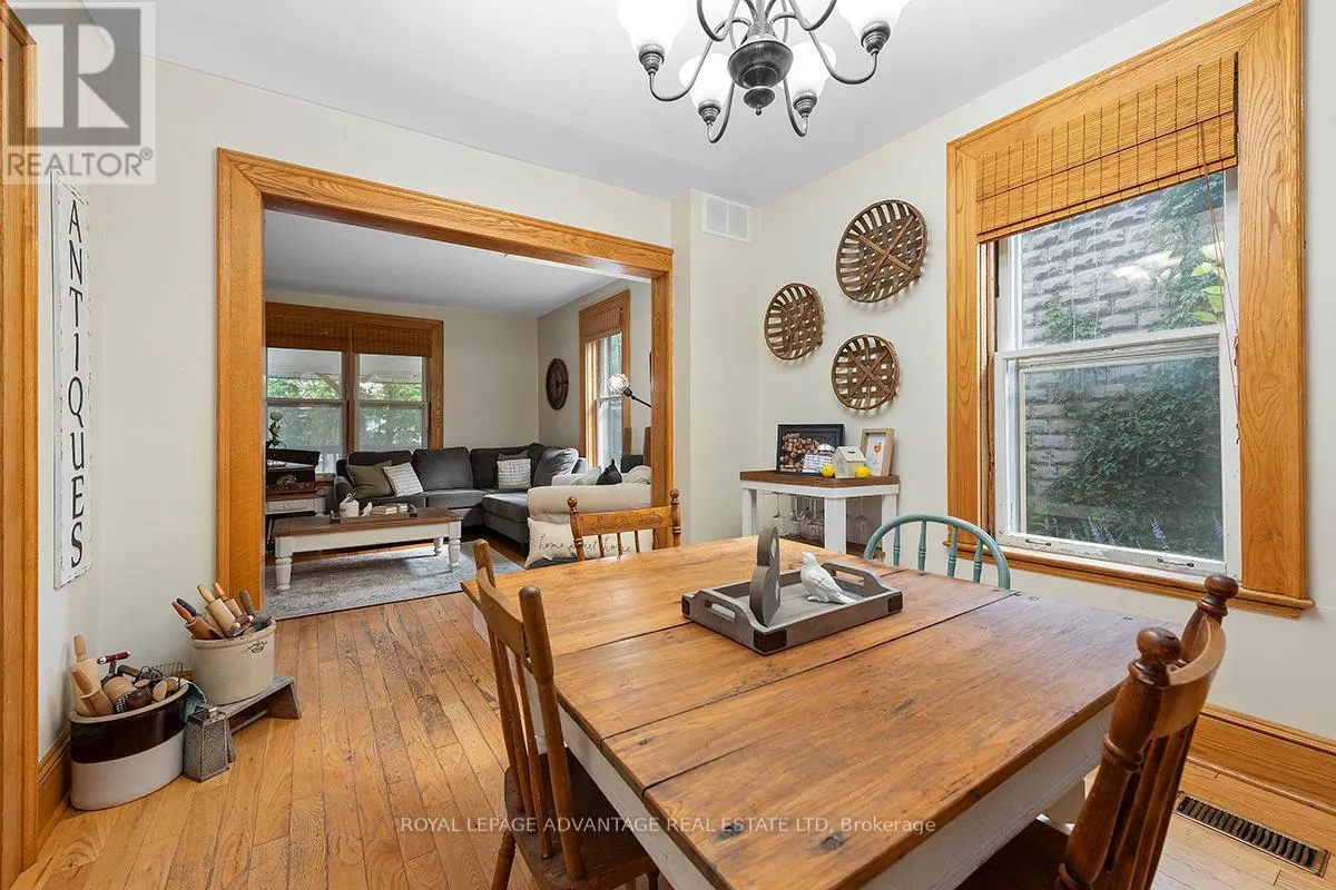 6 FOSTER AVENUE