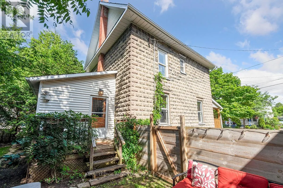 6 FOSTER AVENUE