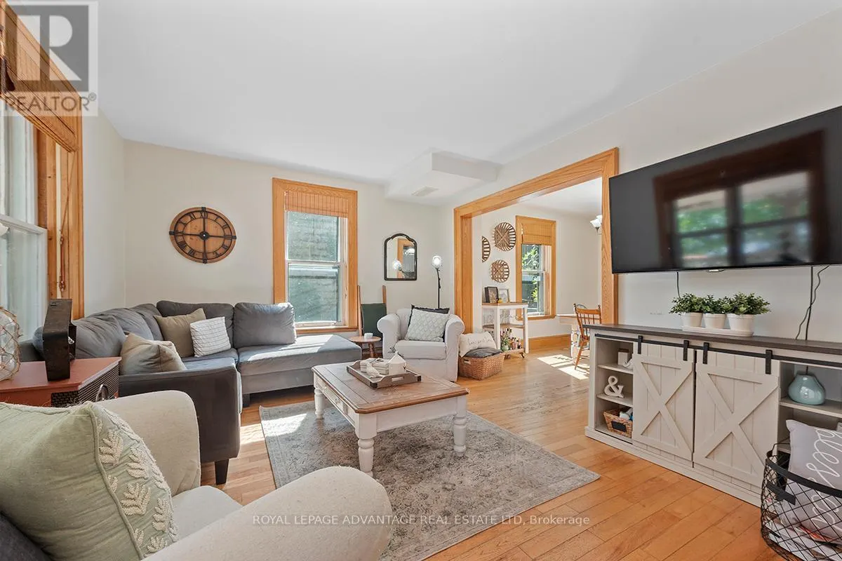6 FOSTER AVENUE