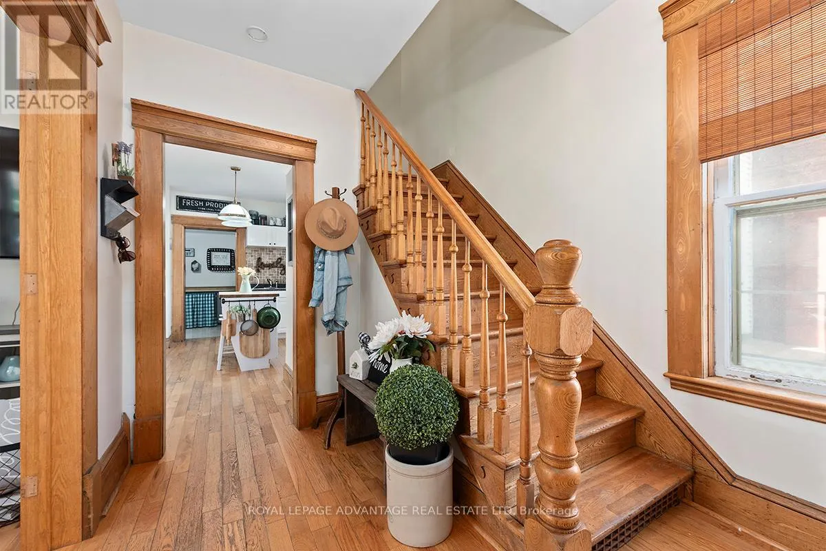 6 FOSTER AVENUE