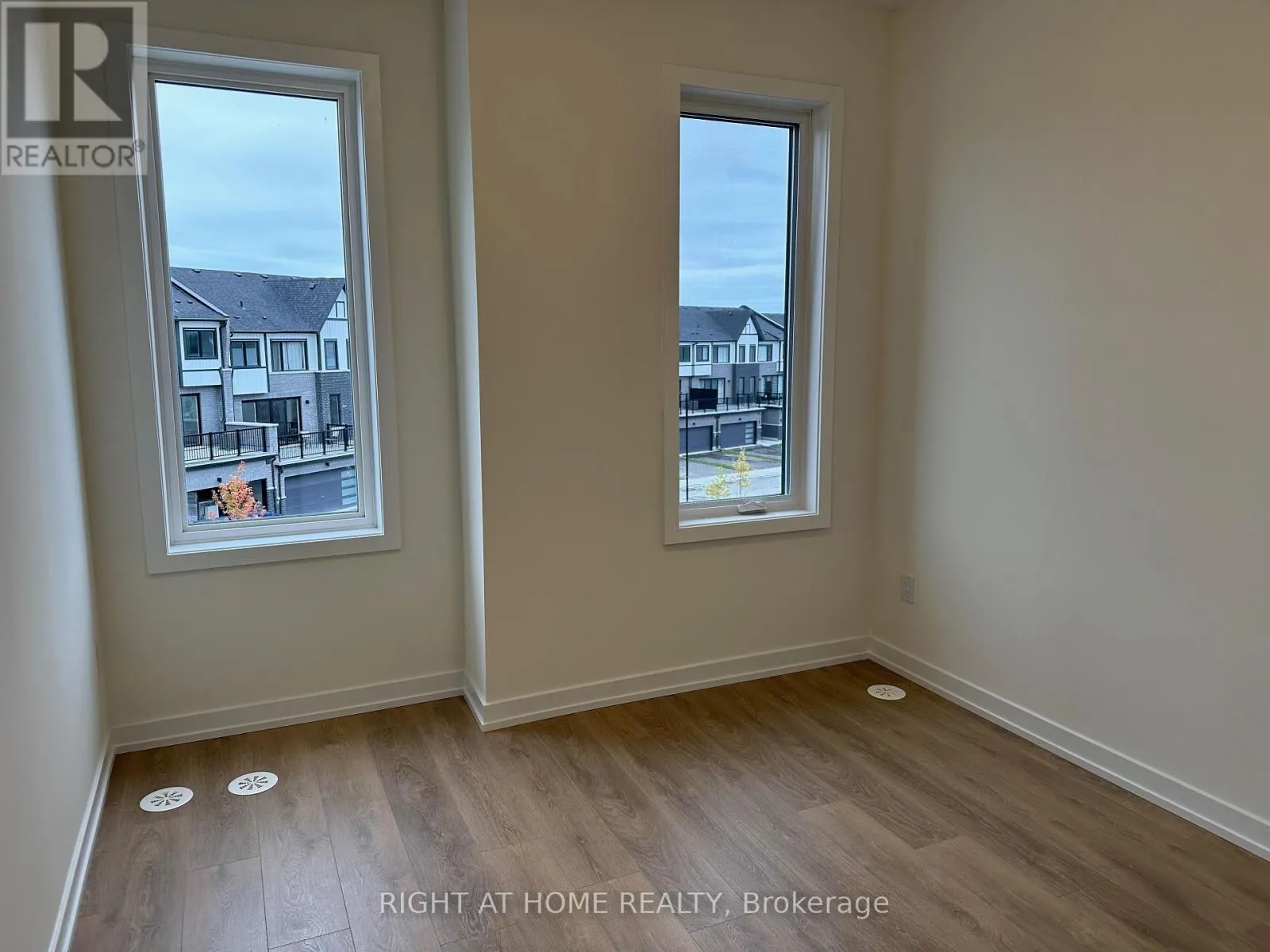 1204 - 160 DENSMORE ROAD, #1204