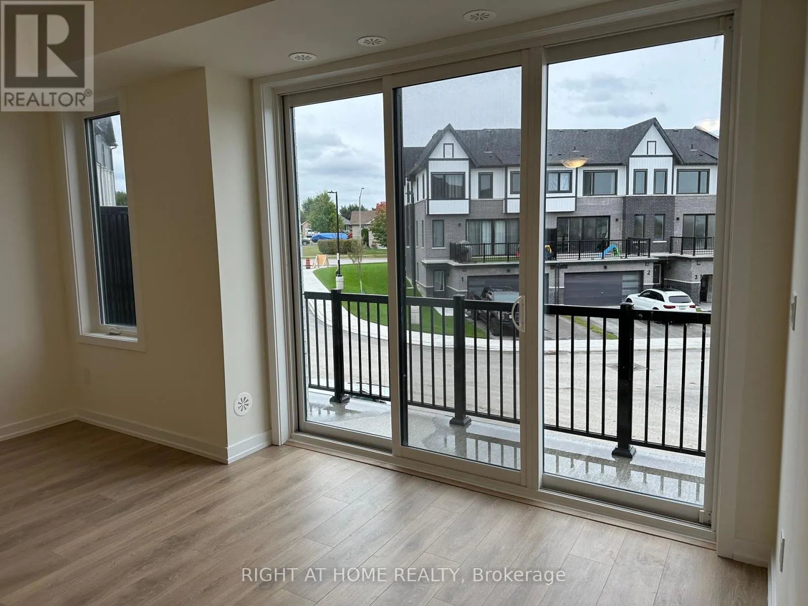 1204 - 160 DENSMORE ROAD, #1204