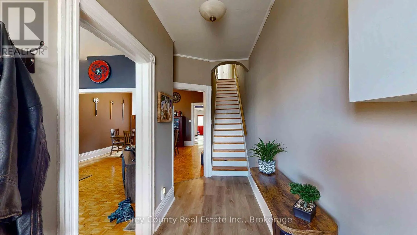 741 9TH STREET E