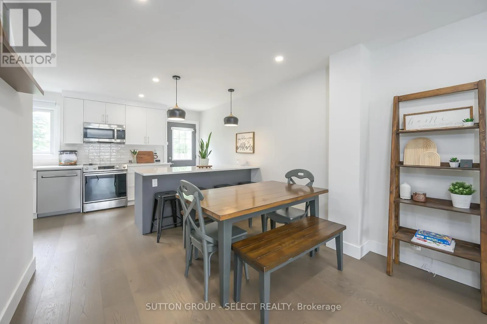102 - 1328 COMMISSIONERS ROAD W, #102