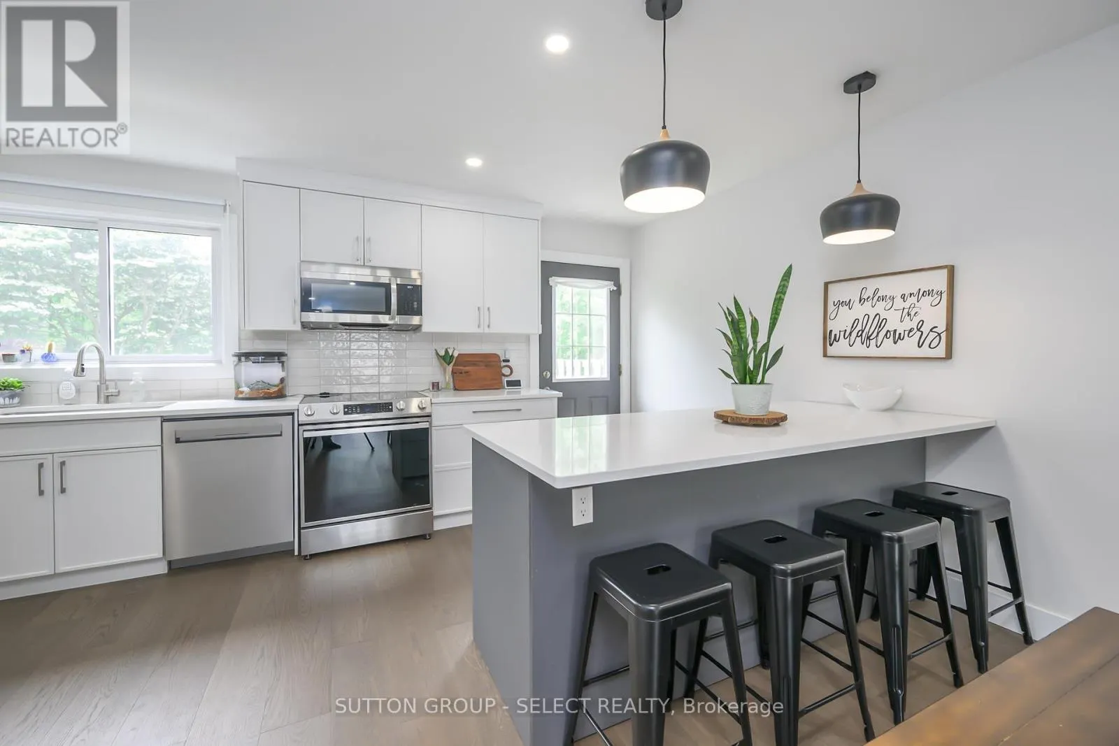 102 - 1328 COMMISSIONERS ROAD W, #102