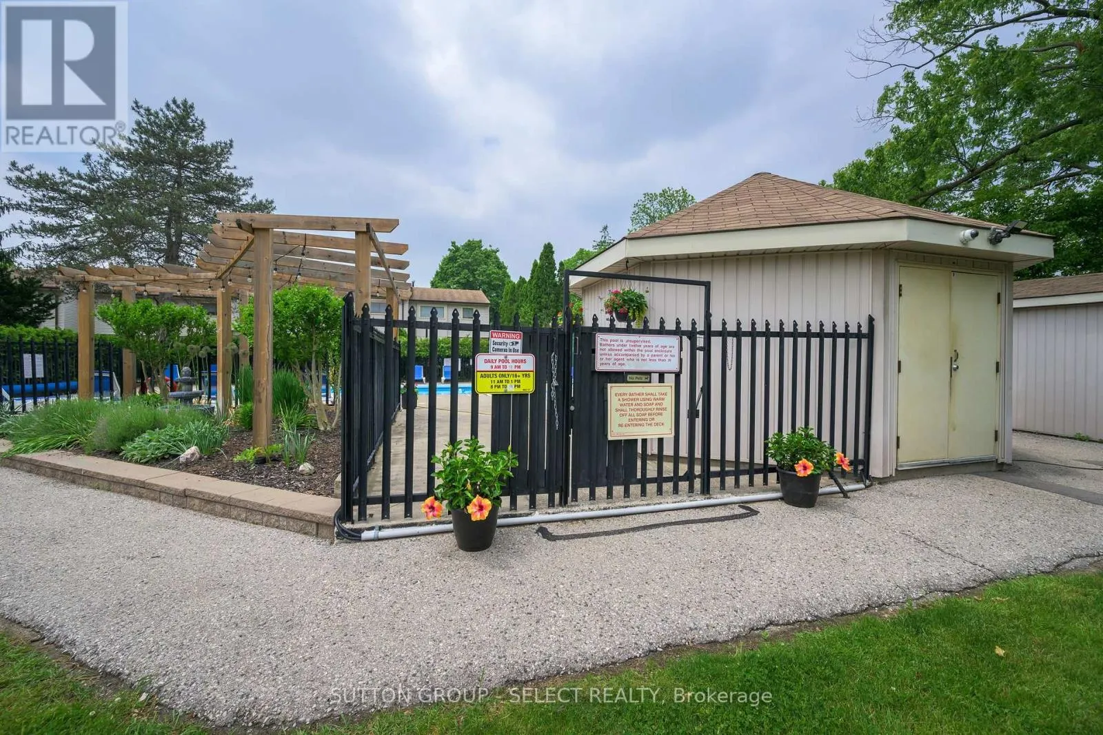 102 - 1328 COMMISSIONERS ROAD W, #102