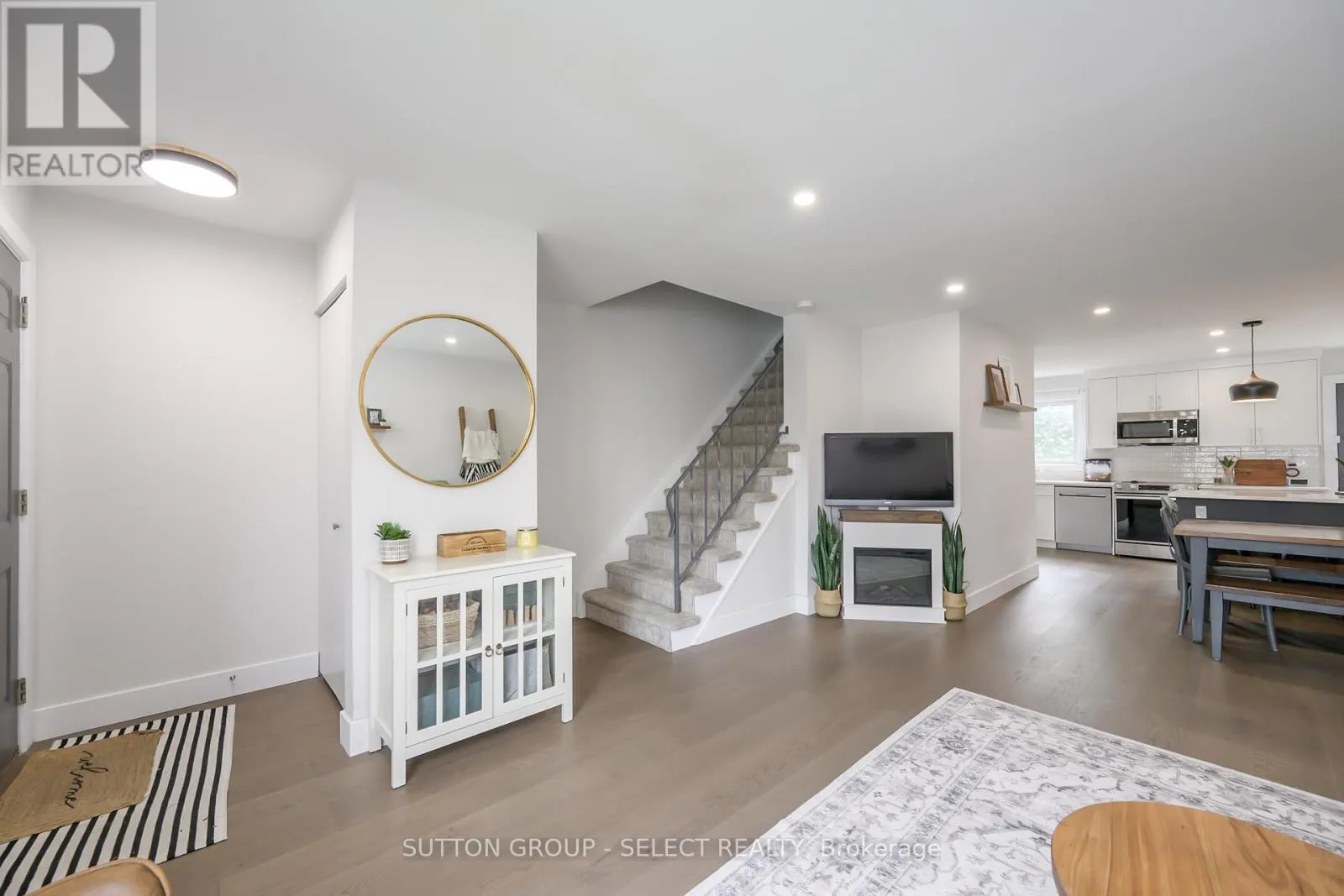 102 - 1328 COMMISSIONERS ROAD W, #102