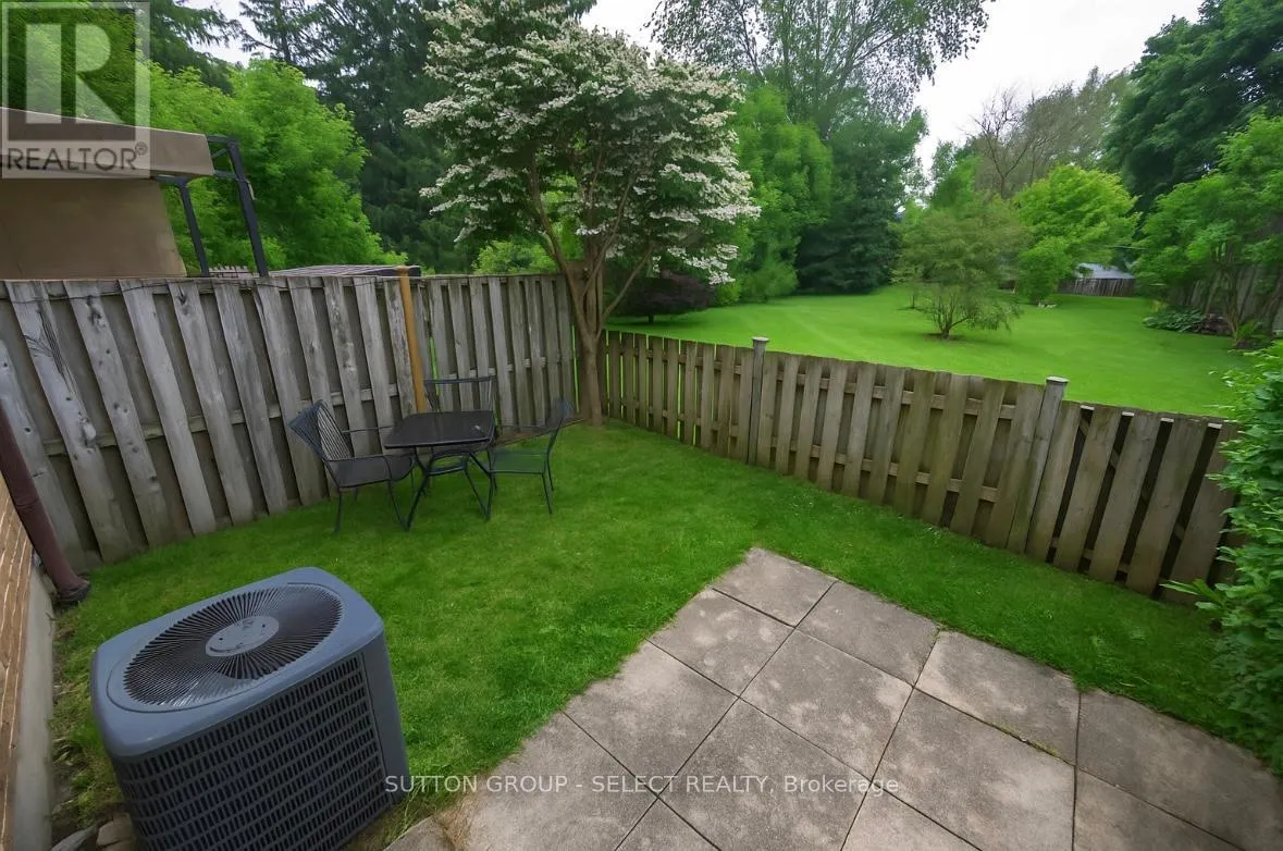 102 - 1328 COMMISSIONERS ROAD W, #102