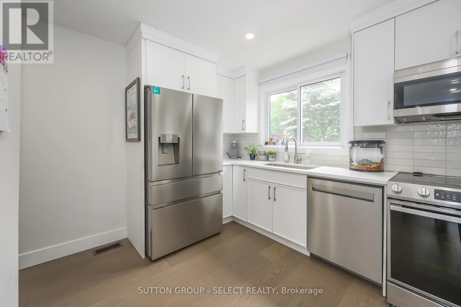 102 - 1328 COMMISSIONERS ROAD W, #102