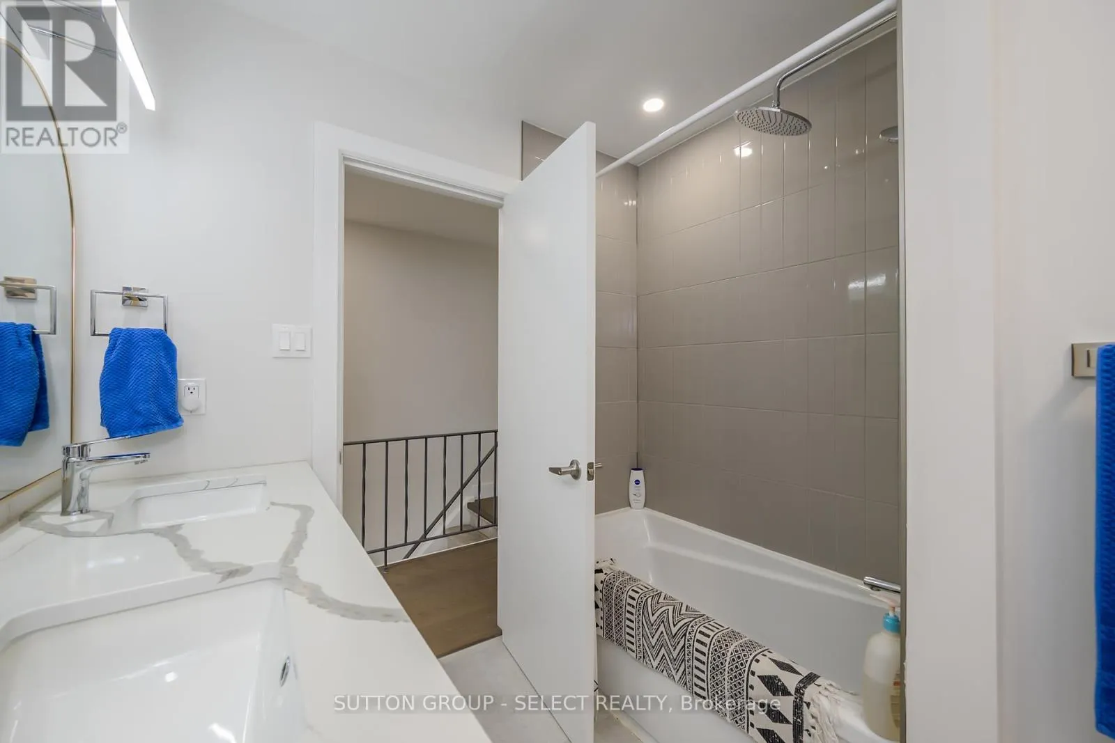102 - 1328 COMMISSIONERS ROAD W, #102