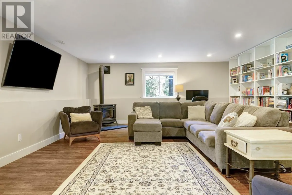 6 BIRCH LANE