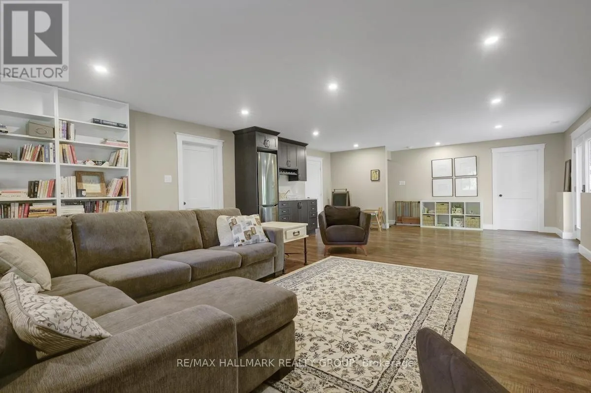 6 BIRCH LANE