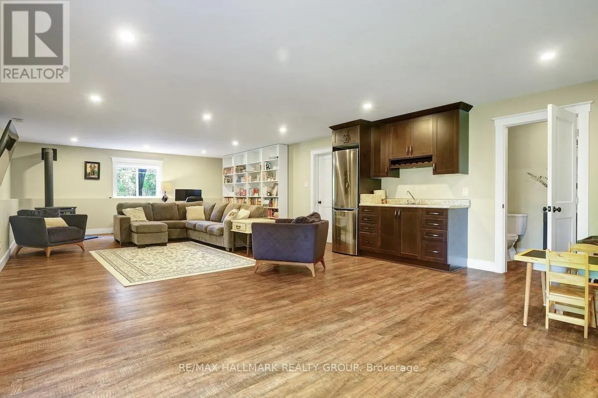 6 BIRCH LANE
