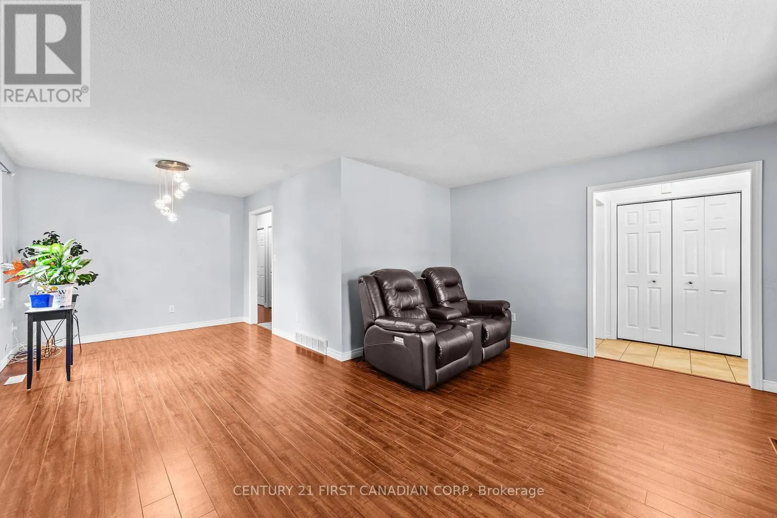 7 SIFTON DRIVE