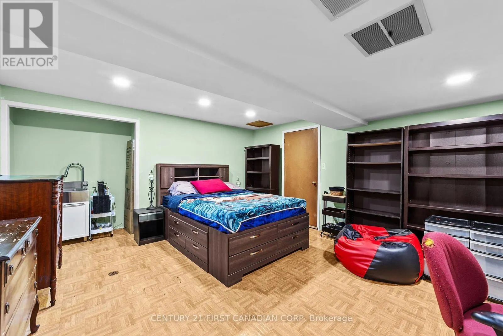 7 SIFTON DRIVE