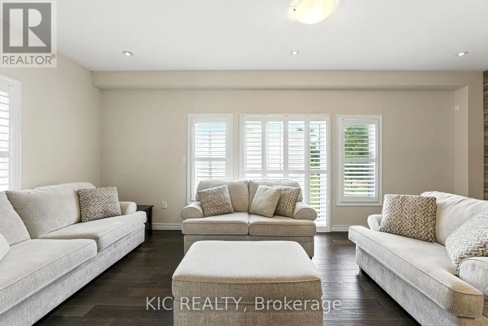 69 DODMAN CRESCENT